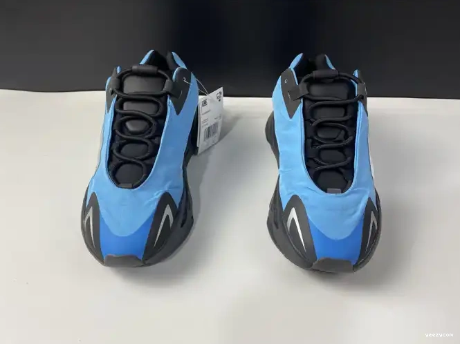 'Bright Boost GZ3079 MNVN Yeezy Cyan' 700 ADIDAS 0428